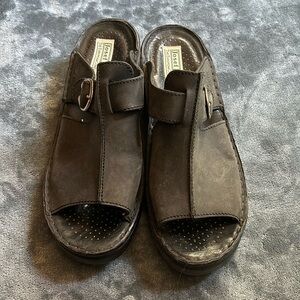 Josef Seibel black leather sandals sz 40 or 9